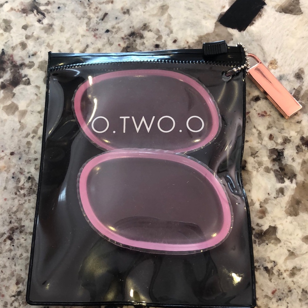 Silicone makeup blender